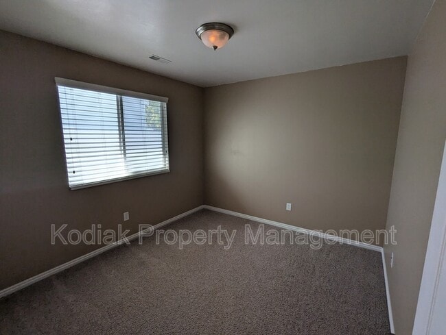 Building Photo - 978 York Dr