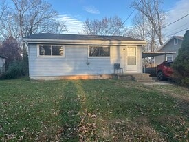 Building Photo - 404 Riverview Dr