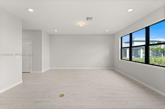 Building Photo - 4492 Tacoma Pk Dr