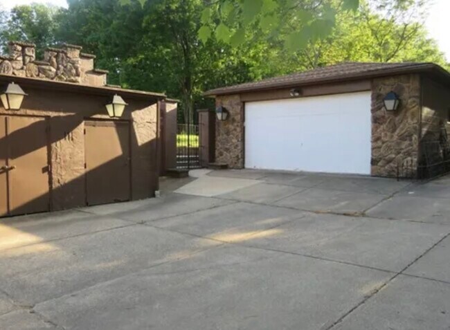 Side of house with storage units - 8272 Wyatt Rd
