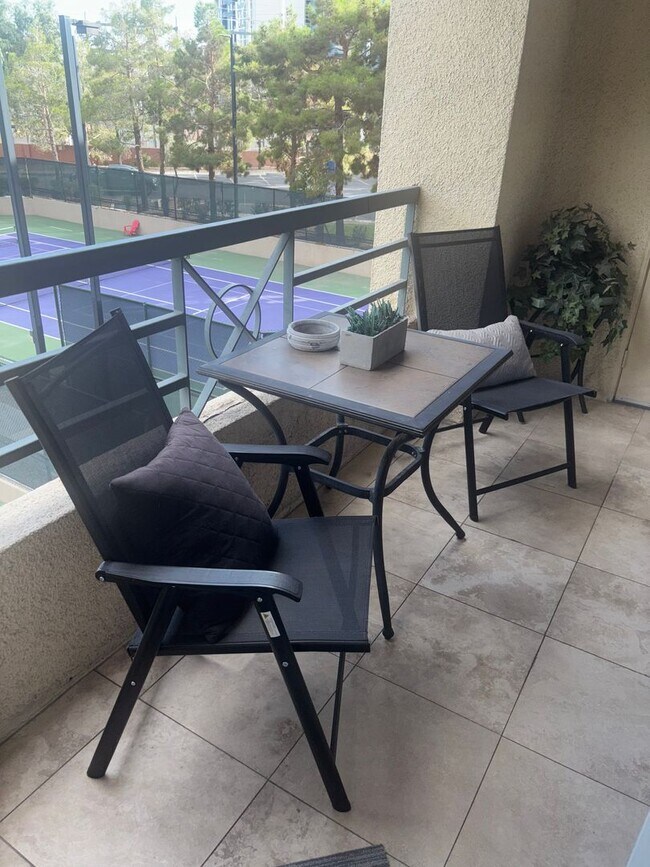 Building Photo - Genoa, fully furnished 2bdr/2bath unit, ov...