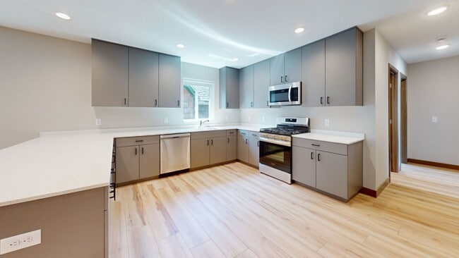 Building Photo - 869 19th Ave SE