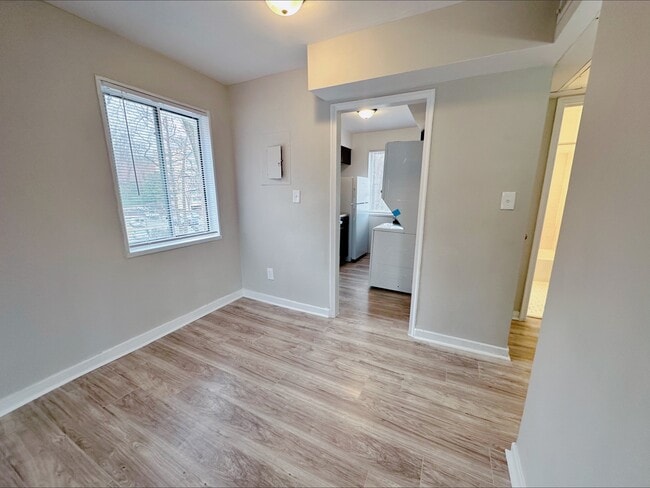 Building Photo - Greenbrier Apartments