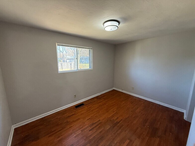 Building Photo - 4918 Dwight Dr