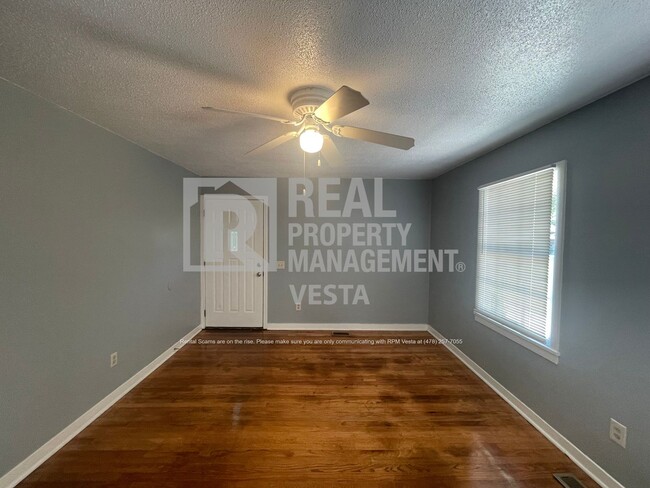 Building Photo - Newly Remodeled 4 Bedroom Home in South Macon
