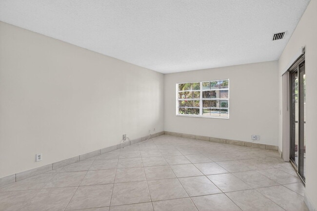 Building Photo - 6695 Via Regina