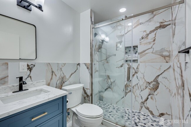 Building Photo - 6 Woodbury Rd