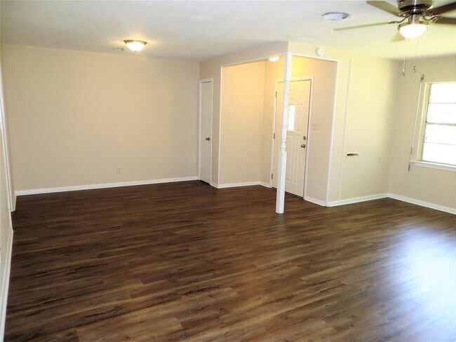 Building Photo - 2809 Rosadele St