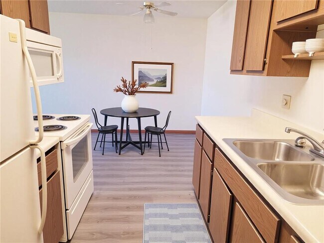 Building Photo - 11 Park St N