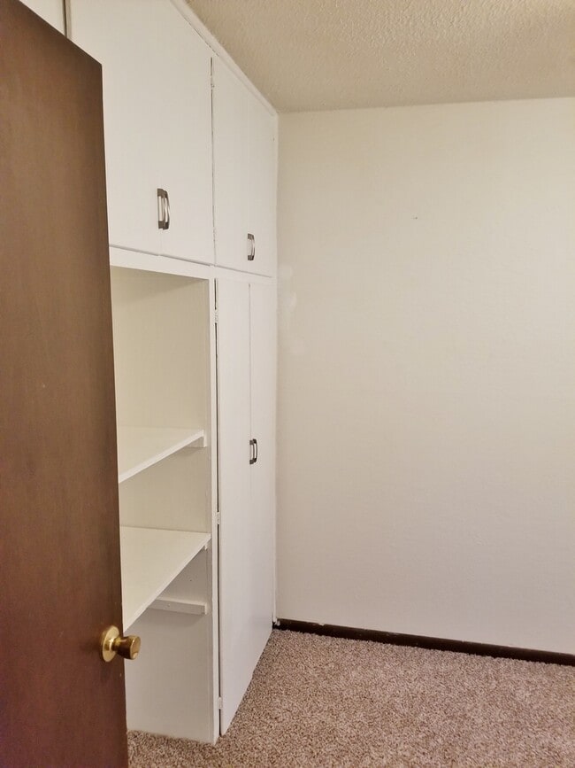 Building Photo - Very nice 3BR Rancher with appliances near Shunga Trails!