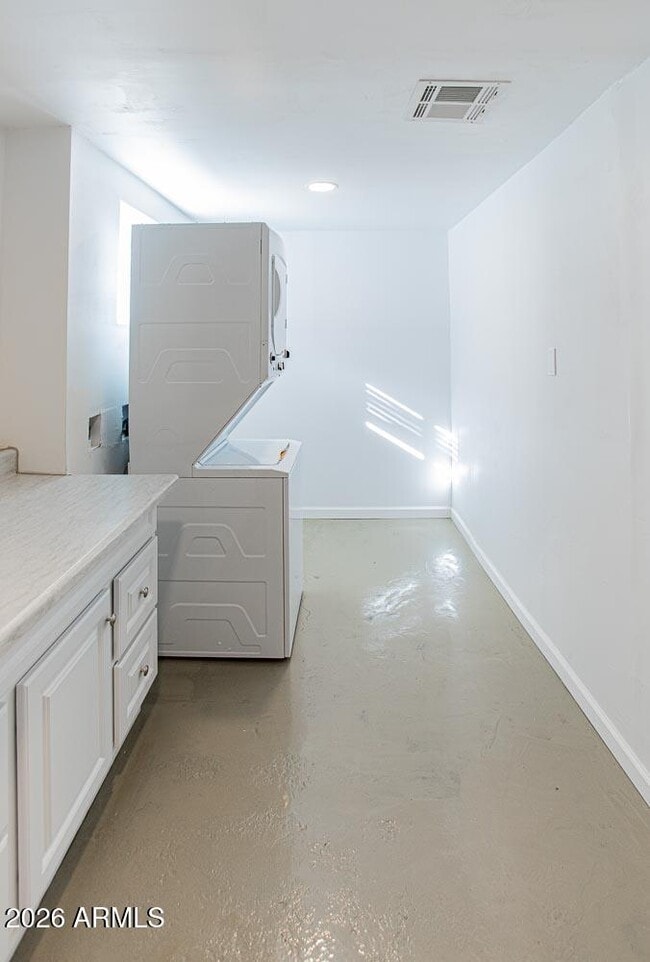 Building Photo - 318 N Palm St