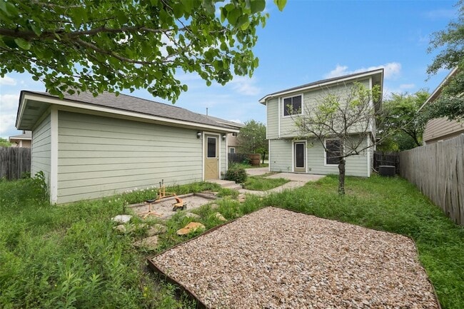 Building Photo - 2224 Bluffstone Dr