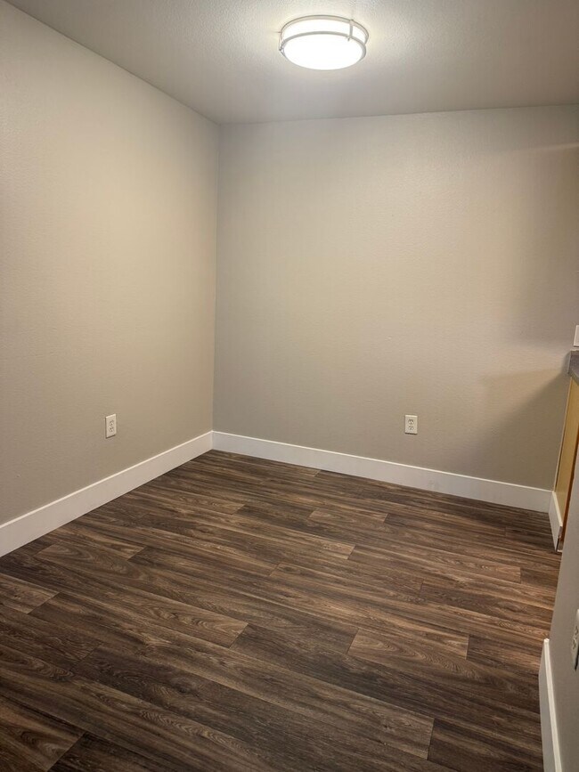 Building Photo - A New Wave of Living Here At Powell Court Apartments!