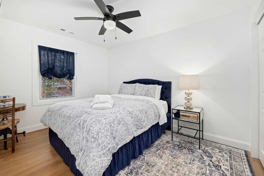 Building Photo - 1158 N Sunset Dr