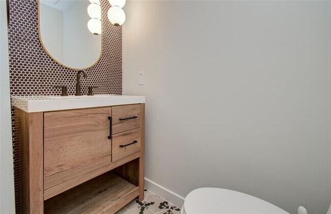 Building Photo - 5839 Sugar Hill Dr