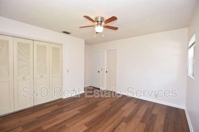 Building Photo - 204 Chaucer Ln