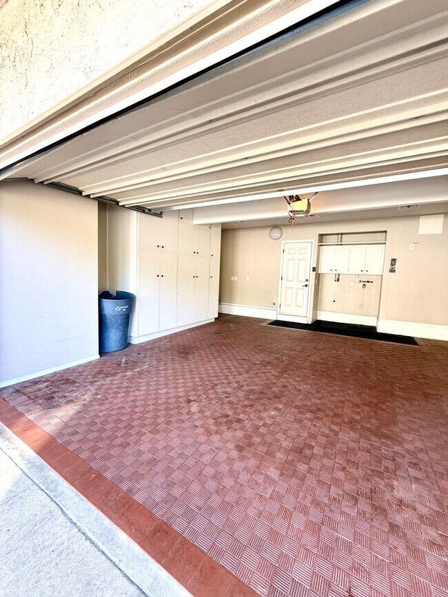 Building Photo - Coveted Highpoint Property