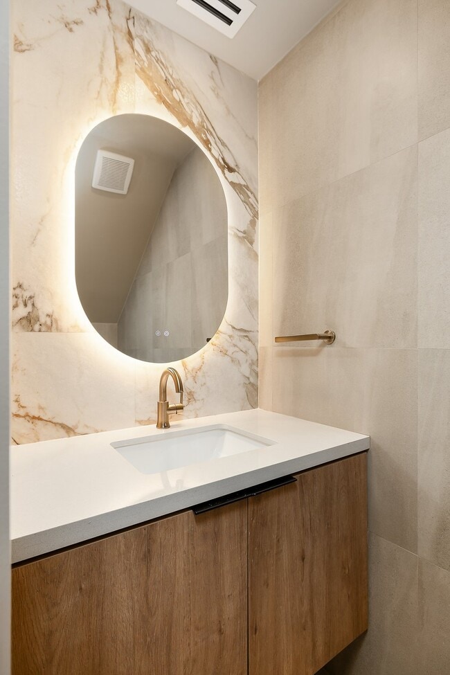 Building Photo - 706 Sage Ln