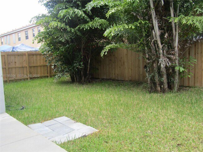 Building Photo - 1414 SE 26th Ter