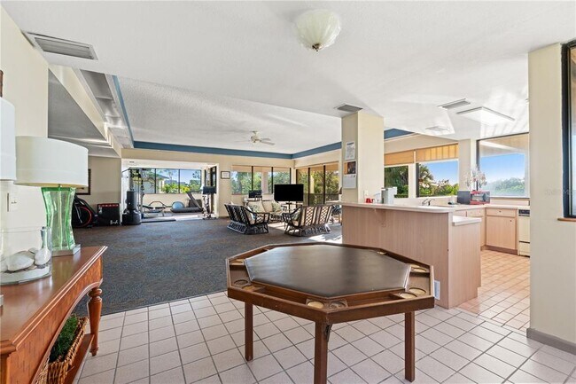 Building Photo - 300 S Florida Ave