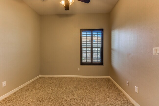 Building Photo - Home For Rent - Beautiful 4 Bedroom Home in Tierra Del Este Subdivision w/ Refrigerated Air!