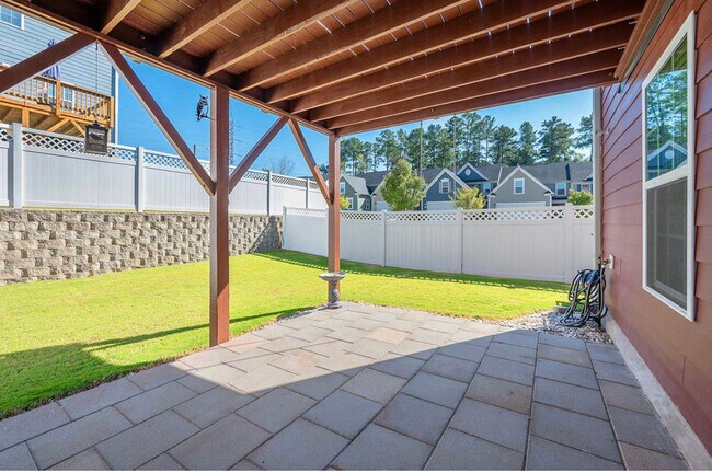 Building Photo - 337 Roche Dr