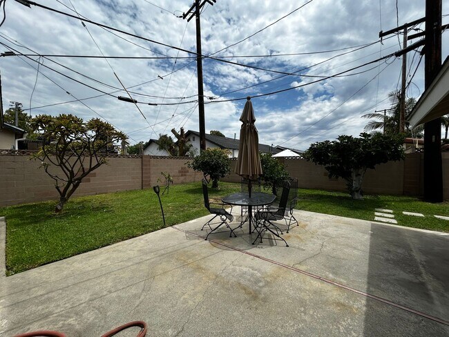 Building Photo - Beautifully Remodeled 3-Bedroom Home for Lease in a Highly Desirable Neighborhood