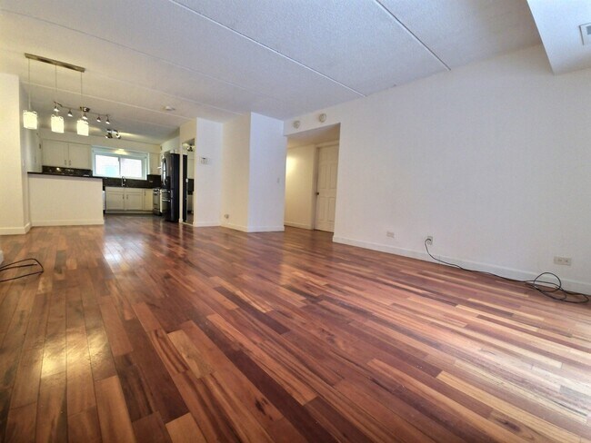 Building Photo - 8710 W Evelyn Ln