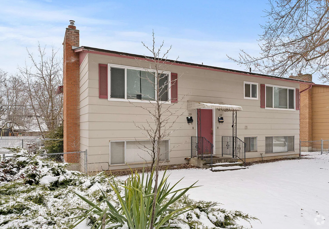 Building Photo - 207 W 5th St