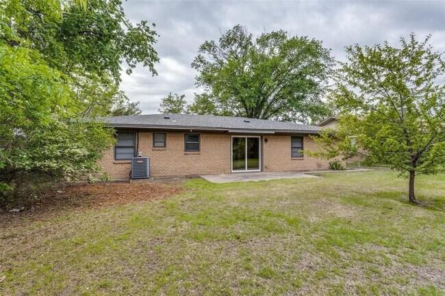 Building Photo - 4018 Western Cir