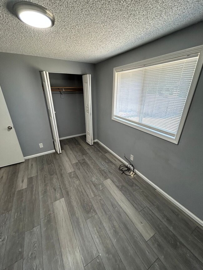 Building Photo - 24783 Parkside Dr