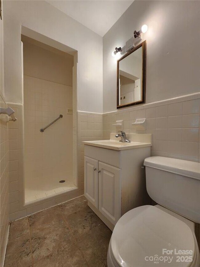 Building Photo - 7604 Shady Ln