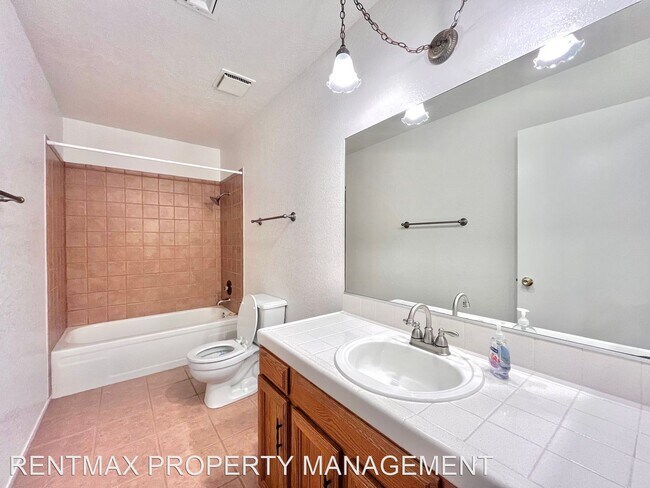 Building Photo - 3 br, 2 bath House - 1487 SUNBURST DR