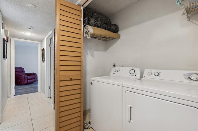 Building Photo - 2554 Lakeway Branch Dr