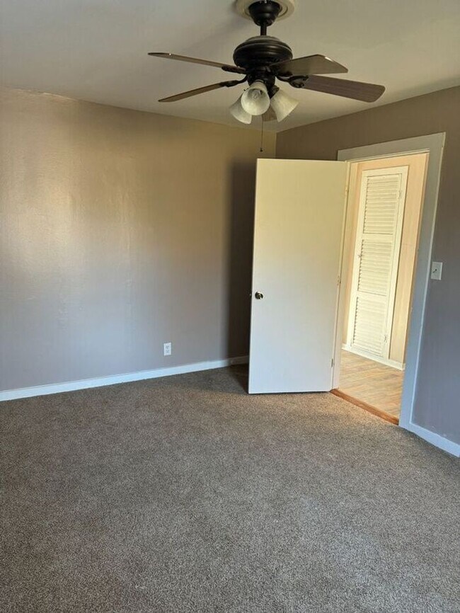 Building Photo - 27 Irene Blvd