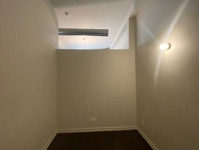 Building Photo - 5029 N Kenmore Ave