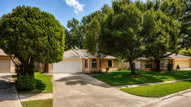 Building Photo - 13624 Sableglen Dr