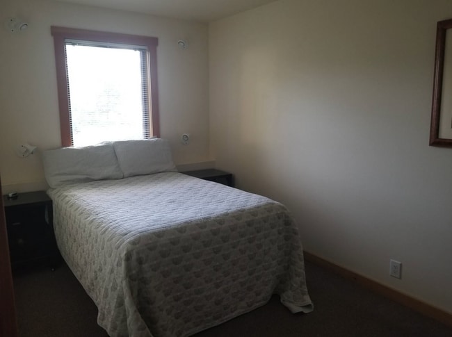 Building Photo - Spacious 3-Bedroom Haven with 2.5 Baths on...