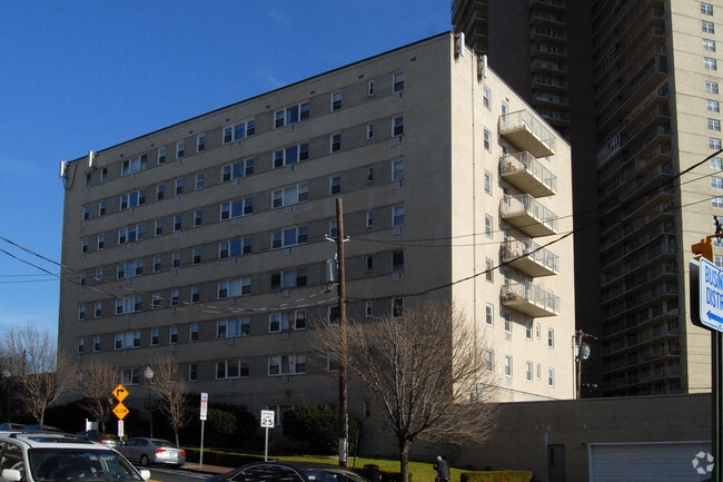 Building Photo - Park East Apartments