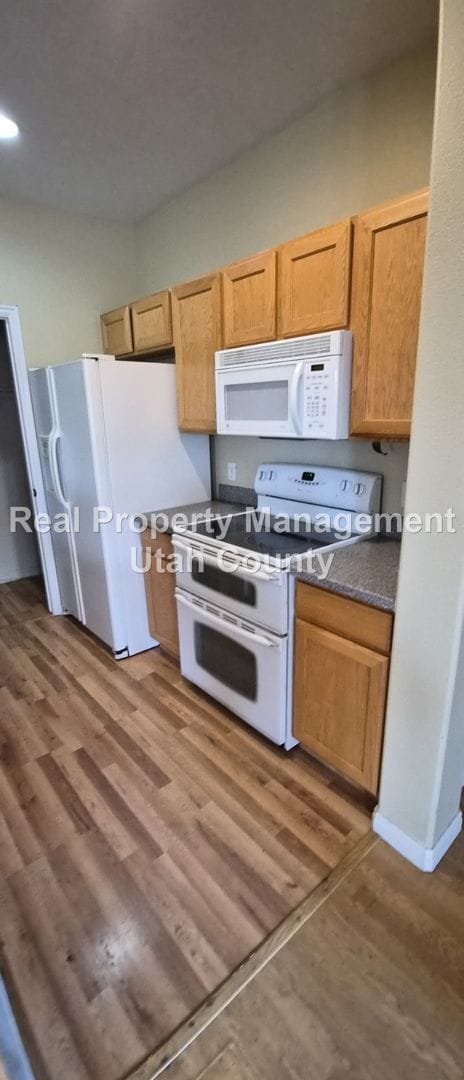 Building Photo - Pemberley HOA Condo, Close to the Clubhouse