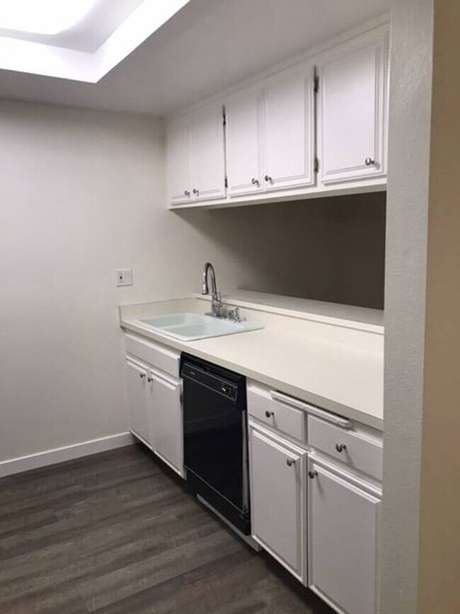 Building Photo - 2507 Navarra Dr