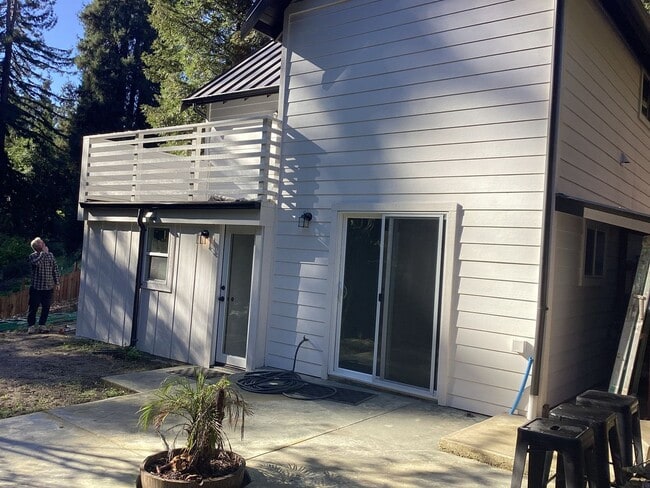 Building Photo - Desirable Soquel Location