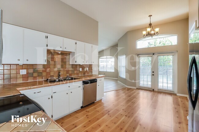 Building Photo - 2202 Cattleman Dr