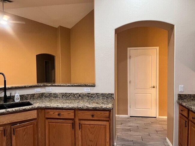 Building Photo - 3107 E Kingbird Pl