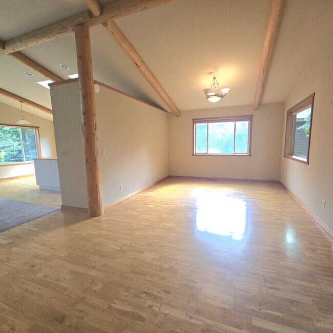 Building Photo - Eagle Bend Home