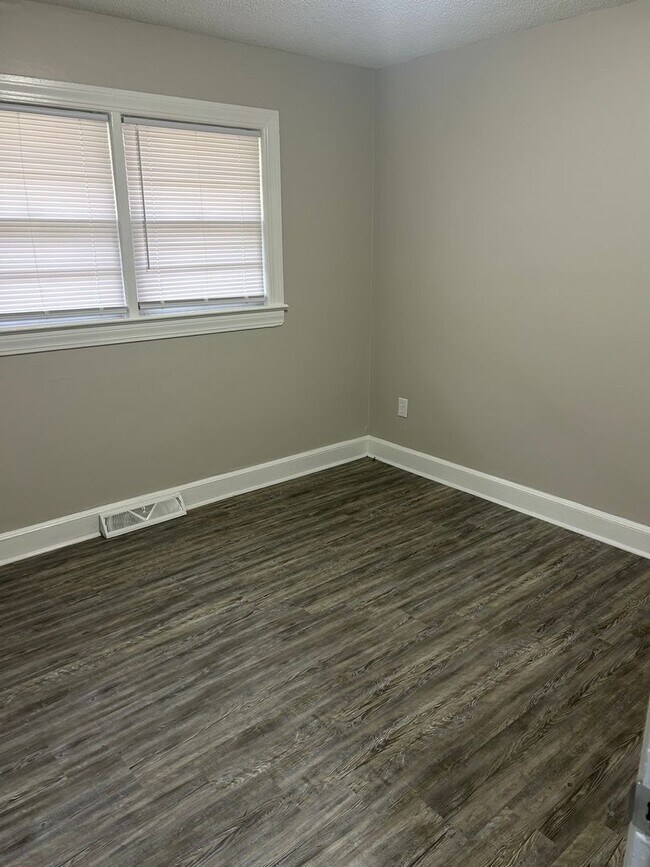 Building Photo - Four Bedroom Two Bath House for Rent $1100.00 per Month