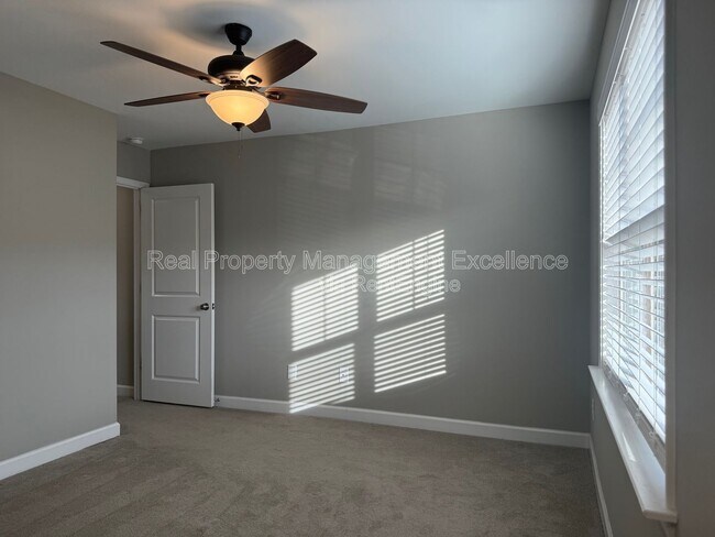 Building Photo - 432 Fallingbrook Dr