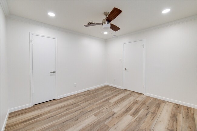 Building Photo - 10322 Lynbrook Hollow St