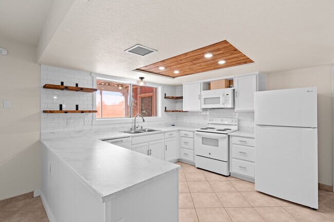 Building Photo - 280 S Atlanta Dr