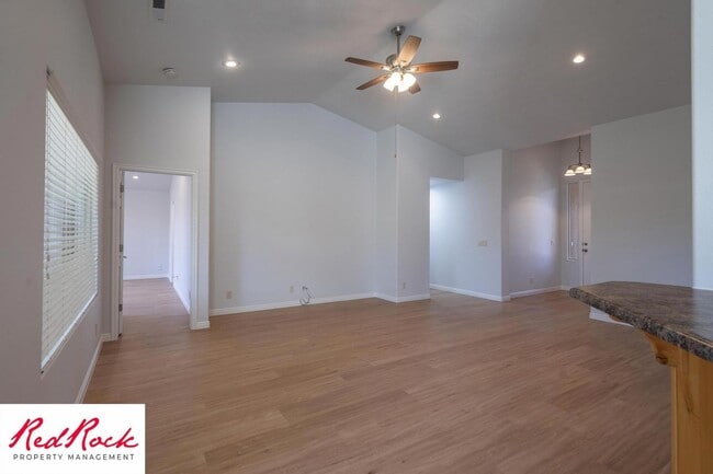 Building Photo - 4 Bedroom in Amber Estates - Newer LVP Flooring throughout home!